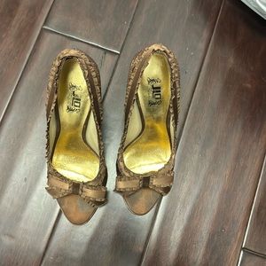 J Lo size 5 1/2 beautiful lace heel